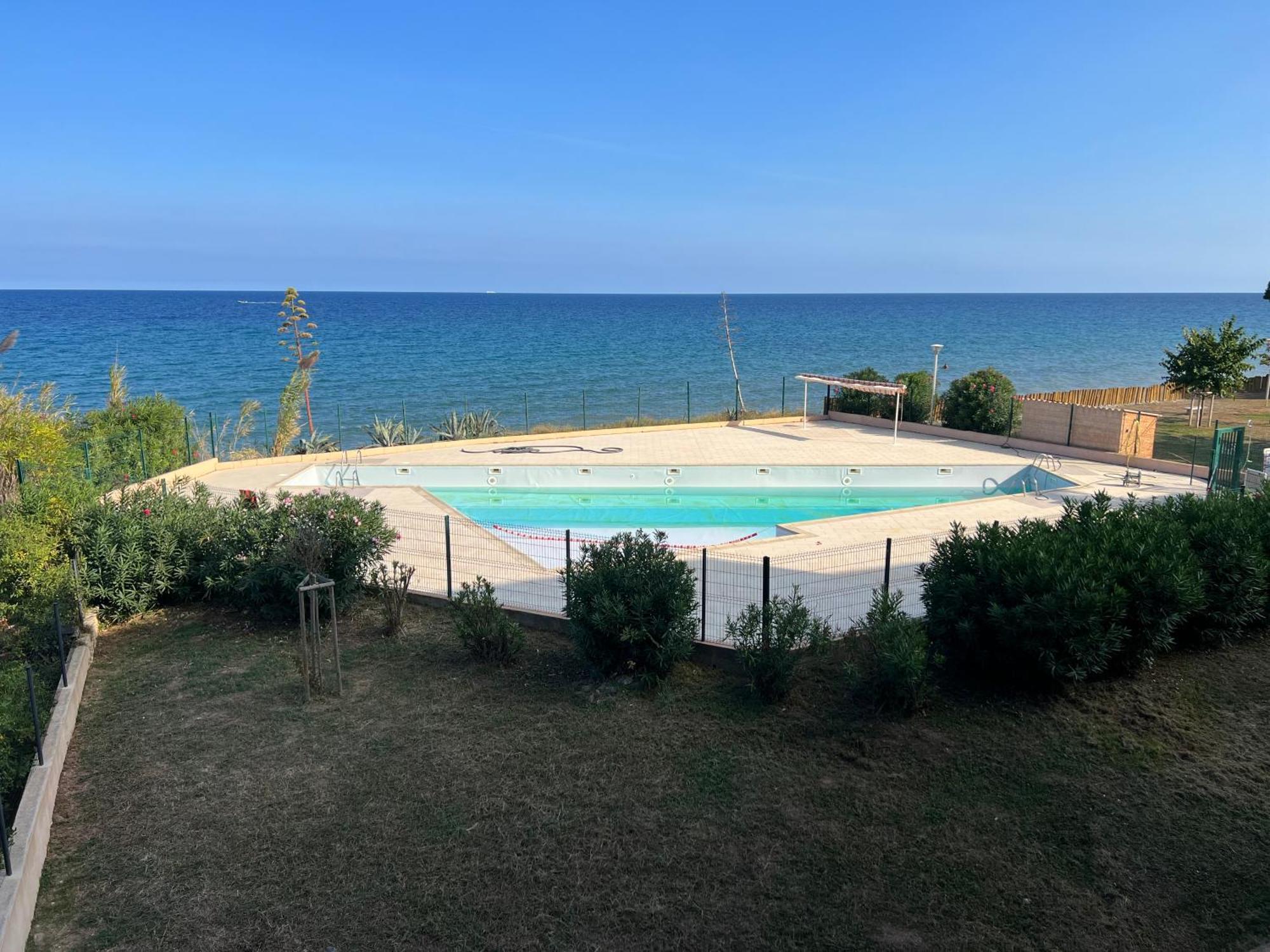 Résidence climatisé face à la mer Santa-Lucia-di-Moriani Exterior foto